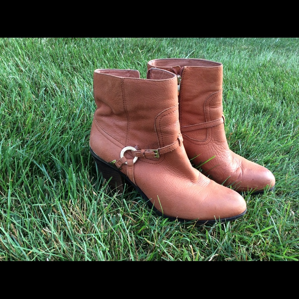 Women’s heeled brown leather booties size 9